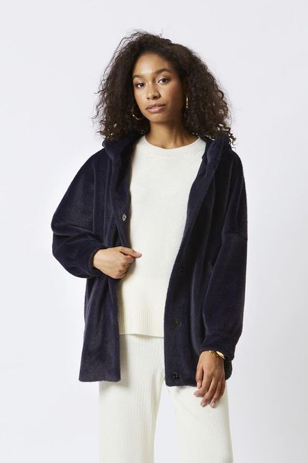 Шуба из искусственного меха с капюшоном ElectraStyle 18900₽