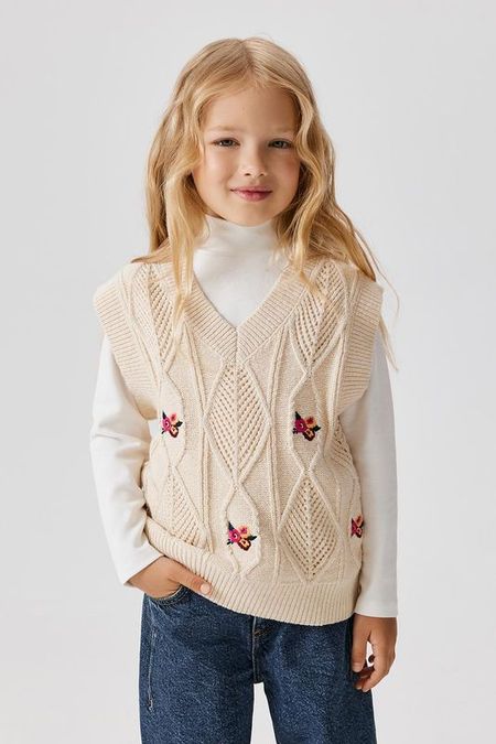 Жилет вязаный с вышивкой ACOOLA 1402₽
