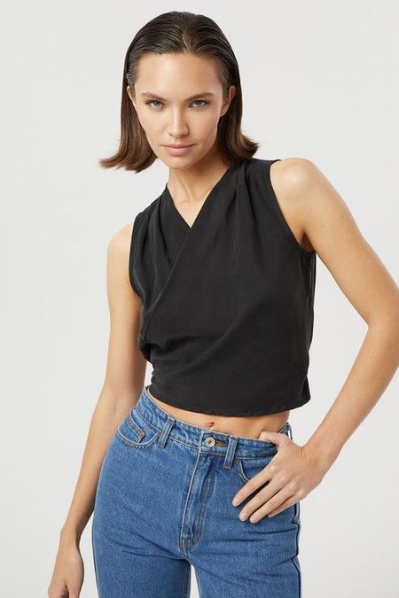 Топ без рукавов с запахом Fashion Rebels 7822₽