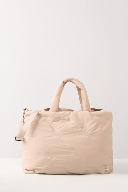 Сумка шоппер из мягкого нейлона Puffy aop Calvin Klein 7492₽