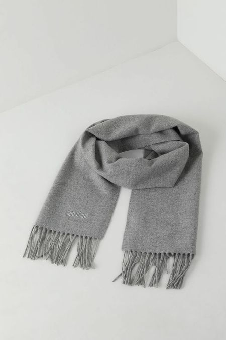 Шарф шерстяной с кистями Moschino 6990₽