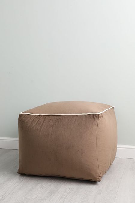 Бархатный пуф с окантовкой COINCASA 8990₽