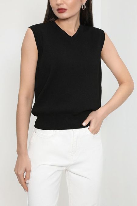 Вязаный жилет с v-образным вырезом Dunst 2990₽