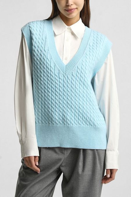 Вязаный жилет с V-вырезом BELUCCI 1342₽