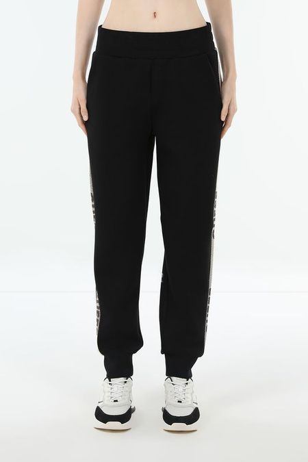 Джоггеры на кулиске с логотипом с заклепками по бокам Guess 8130₽