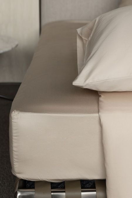 Однотонная простыня из сатина Mollen 8092₽