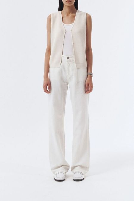 Однотонный вязанный жилет Dunst 5092₽