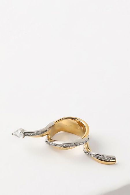 Кольцо с кристаллами Guess 5692₽