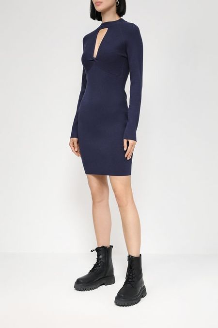 Облегающее платье с вырезом Guess 3907₽
