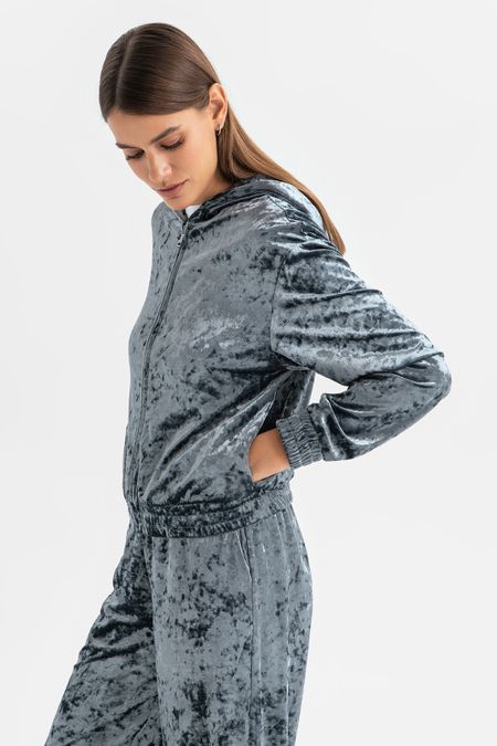 Толстовка с бархатной фактурой 0₽